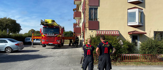 Röklukt i flerfamiljshus i södra Visby • Räddningstjänsten: ”Vi hör brandvarnaren”