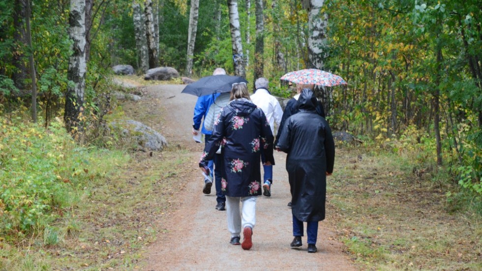 Invigningen av det nya promenadstråket genom flera av Nyköpings populära strövområden lockade folk.