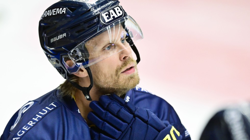 HV71-stjärnan Mattias Tedenby skadade sig i matchen mot Oskarshamn.