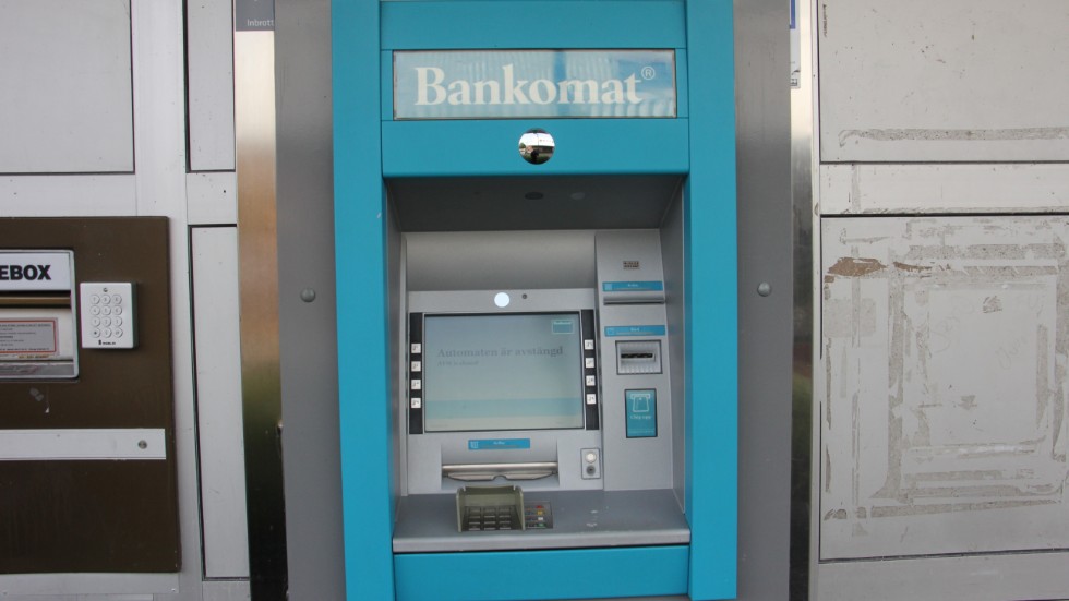I väntan på att bankomaten ska lagas, hänvisar företaget till automaterna i galleriagången.