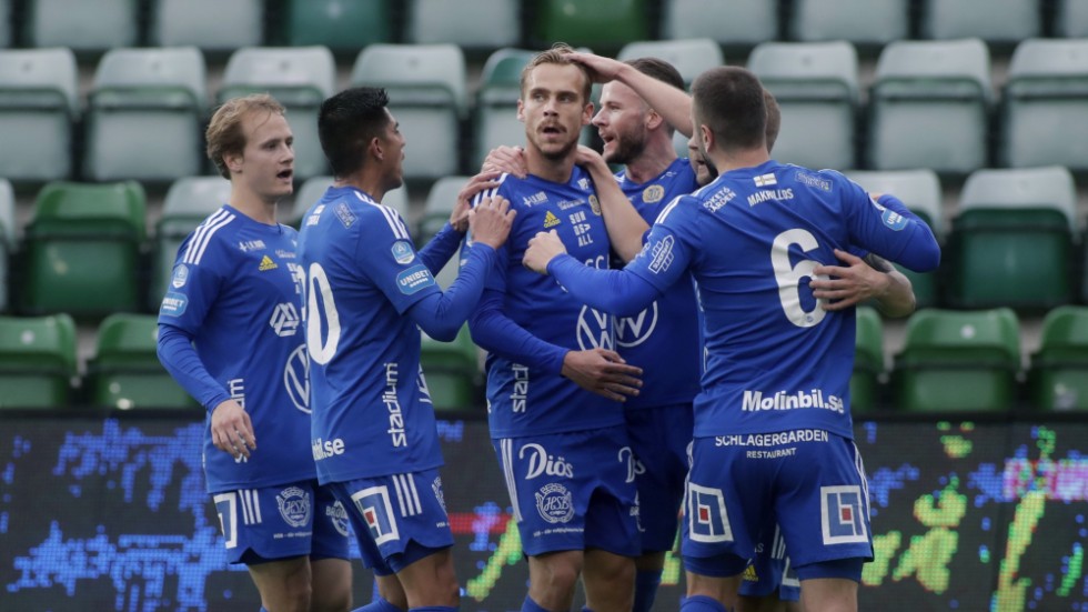 Sundsvall, och Pontus Engblom i mitten, jublar efter 2–0-målet mot IFK Göteborg,
