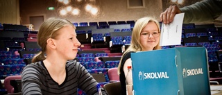 Här får Skellefteås ungdomar lägga sin röst – Julia och Ronja anordnade skolval: ”Det är vi som är framtiden”
