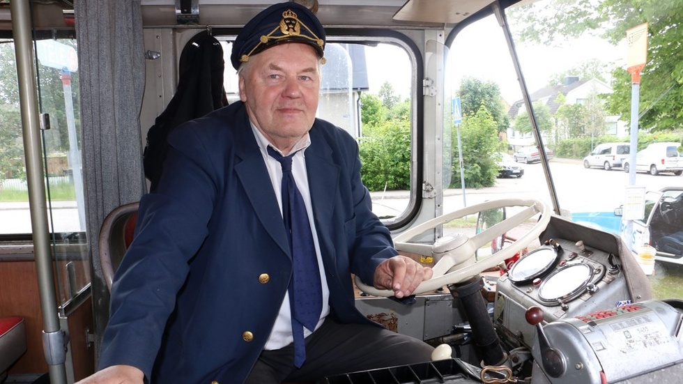 Magnus Knutsson från Jönköping körde sin gamla SJ-buss från 1966 till Virserum för att vara med på Nostalgidagarna.