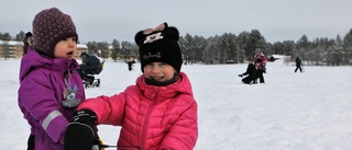 Många barn tog chansen till vinterfiske i Arvidsjaur – men fiskarna verkade ha tagit sportlov