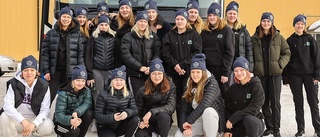 Bostadsjätten sponsrar damhockeyn i år igen: ”Det visar att företagen får upp ögonen för tjejidrotten”