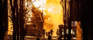 Butik och lägenheter förstörda i storbrand