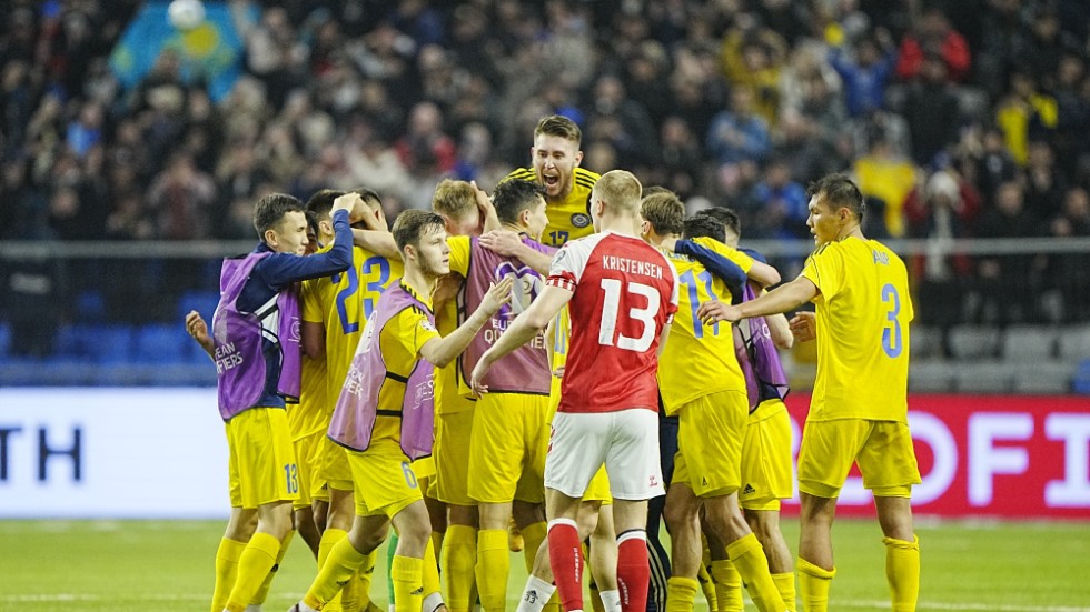 Kazakstan skrällde rejält och slog Danmark i EM-kvalet med 3–2.