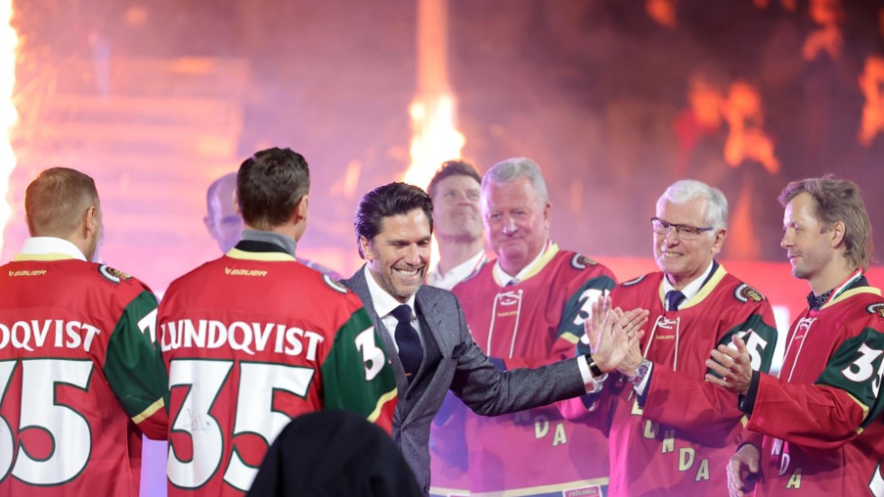 Henrik Lundqvist hyllades av bland andra tidigare Frölundatränaren Conny Evensson och mångårige medspelaren Tomi Kallio.