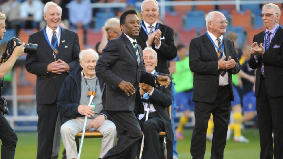 Sista besöket på Råsunda. Pelé och många av 1958-veteranerna hyllas inför den sista landskampen på arenan, Sverige mot Brasilien 2012. Arkivbild.