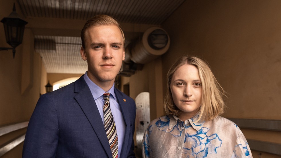 Jacob Färnert och Linn Svärd från Sveriges förenade studentkårer oroas av urholkade anslag till högre utbildning.