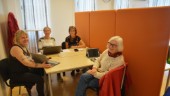 Digital onsdag på biblioteket lockar de äldre: "Det är en demokratifråga att kunna ta del av samhällstjänster"
