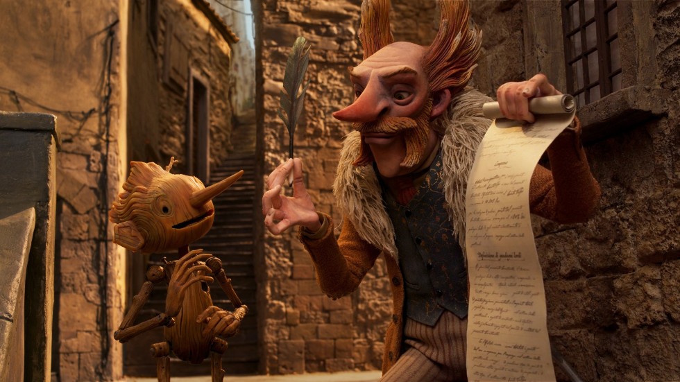 Guillermo del Toro tar upp svåra frågor om döden, i den klassiska berättelsen om träsnidaren Geppetto och hans docka Pinocchio. Pressbild.