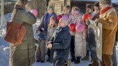 Tråkiga stockholmare får tillbaka gnistan i Dalarna • Så dålig är navelskådande "Bonusfamiljen"-filmen