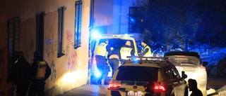 Ordningsvakt attackerad av flera i Uppsala