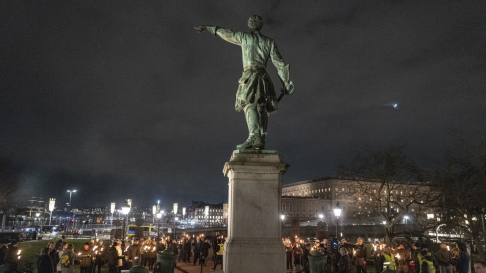 Högerextrema grupper samlade vid statyn av Karl XII i Kungsträdgården i Stockholm den 30 november förra året, för att uppmärksamma hans dödsdag.