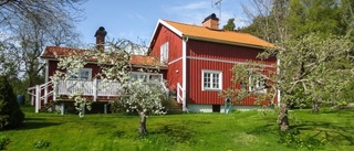 Liten gård i Husby-Sjultolft lockar många på Hemnet