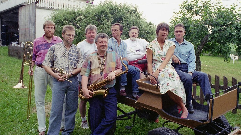 En bild från Marstad 1985, när banduppsättningen från 1971 hade återträff. Kurt Andersson trea från höger.