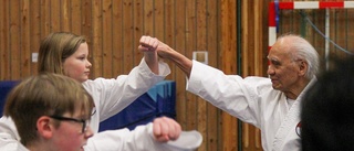 80-åriga karatemästarens golfliknelse: "Behärska tålamodet"