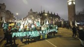 Karnevalsprotest till stöd för Assange i London