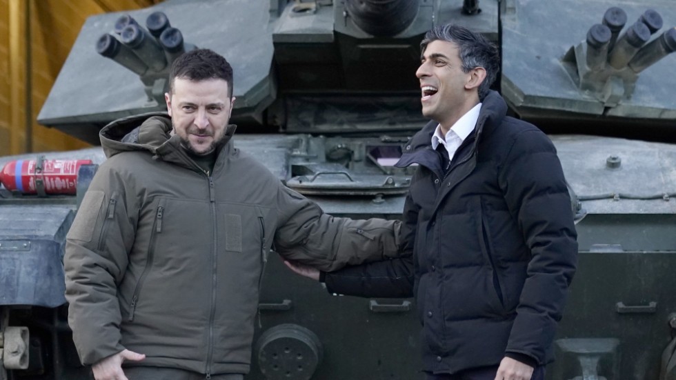 Storbritanniens premiärminister Rishi Sunak och Ukrainas president Volodymyr Zelenskyj har på onsdagen träffat ukrainska styrkor som utbildas i Storbritannien för att använda stridsvagnen Challenger|2.
