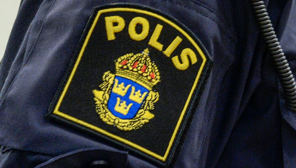 Polisen beslagtog en kniv från en man i 35-årsåldern i centrala Katrineholm under natten till tisdagen.
