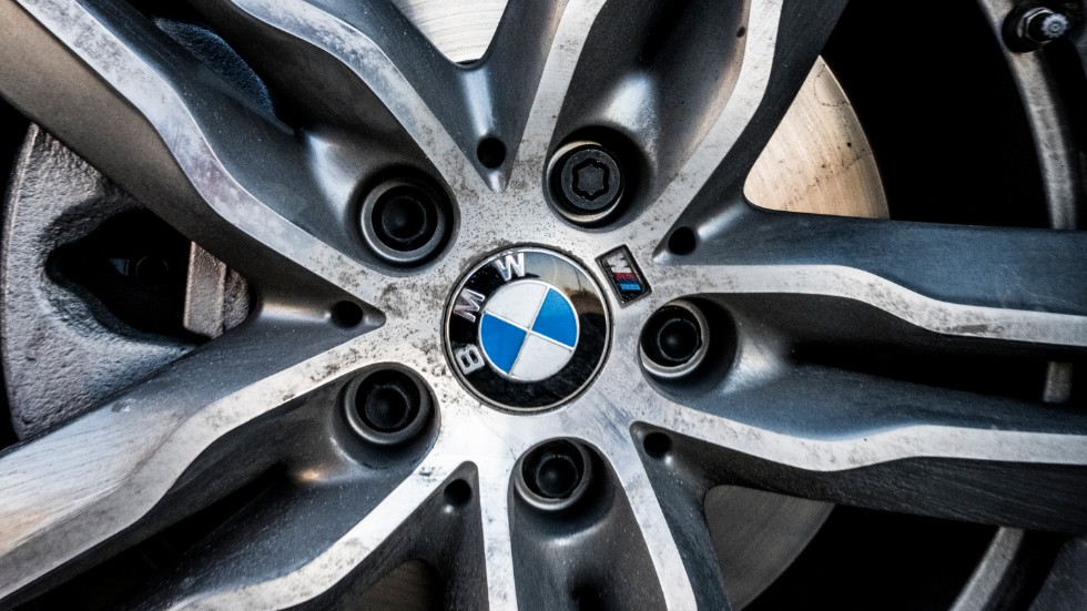 Två bilar av märket BMW har utsatts för stöld och försök till stöld under tisdagskvällen/natten. 