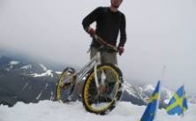 Emil tog cykeln till Sveriges högsta topp