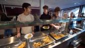 Skenande priser på råvaror tvingar fram ny matsedel i skolköken: "Tar dom bort hamburgarna blir det Donken"
