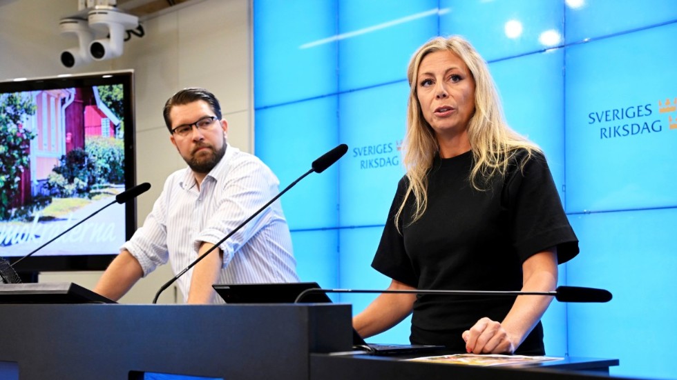 Sverigedemokraternas partiledare Jimmie Åkesson och socialpolitiska talespersonen Linda Lindberg.