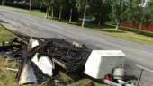 Deras husvagn brann ner – nu skänker de bort den på Facebook