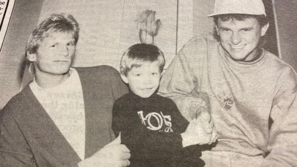 Jan O Pedersen värvades till Dackarna för 30 år sedan och välkomnades av klubbkamraten Anders Kling och hans son Ricky.