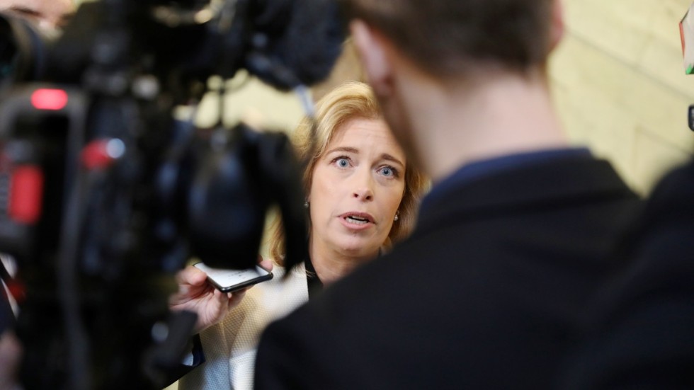 Sveriges nya klimat- och miljöminister Annika Strandhäll (S) tycks ha dålig koll på både kärnkraften och sin egen ekonomi.