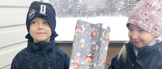 Melker och Thea var först – hittade andra paketet i Norrans julklappsjakt 