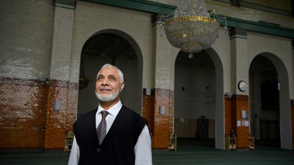 Mahmoud Khalfi, talesperson vid Stockholms moské säger att det kan bli svårt för dem att följa de nya reglerna. Arkivbild.