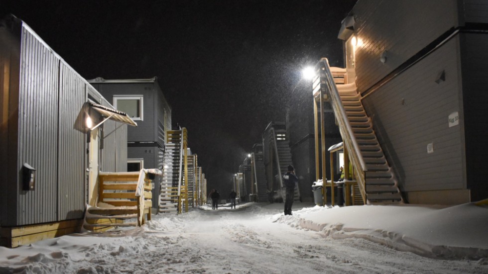 Bostadsbaracker håller inte i längden, menar skribenten.