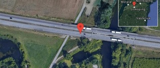 Trafikolycka på E4:an i Linköping – bilist körde in i mitträcket