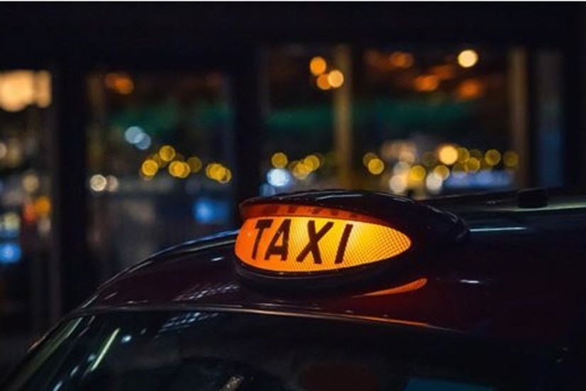 Om kommuner och regioner tar över de samhällsbetalda resorna i egen regi kan det leda till att många taxiföretag får lägga ned sin verksamhet, skriver Svenska Taxiförbundet.