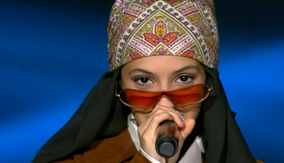 Amena Alsameai sjunger för hemmapubliken för första gången.