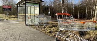 Kundvagnar ockuperar busskurer på Lövåsen: "Lathet"