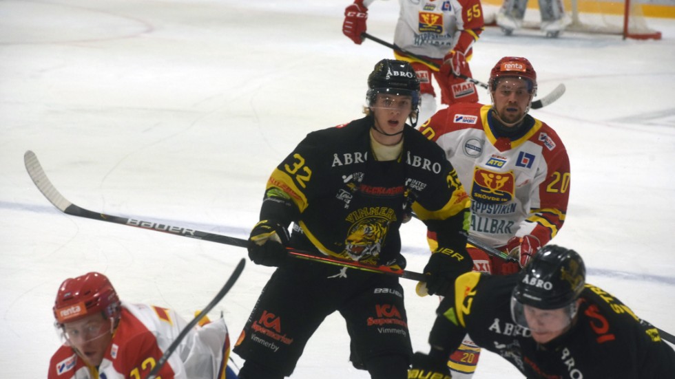 Olle Söderlund blir kvar i Vimmerby Hockey kommande säsong.