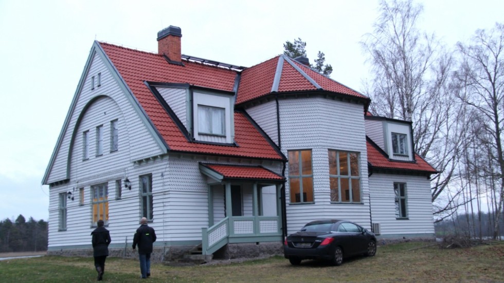 Peter och Stina Garvin, som äger Villa Björksund i Rimforsa, får statligt stöd för att restaurera de dekormålningar som finns i byggnaden.