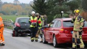Serieolycka med flera bilar – vägen avstängd