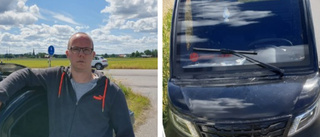 Peter, 34, körde mopedbilen som prejades av vägen