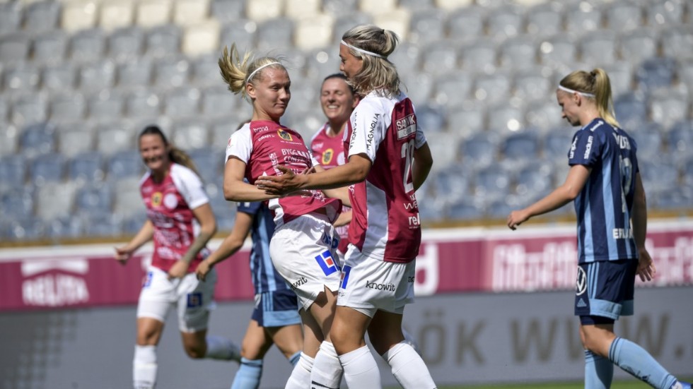Uppsalas Sara Olai jublar efter att ha gjort 1-1 under lördagens match i damallsvenskan mellan IK Uppsala och Djurgårdens IF.