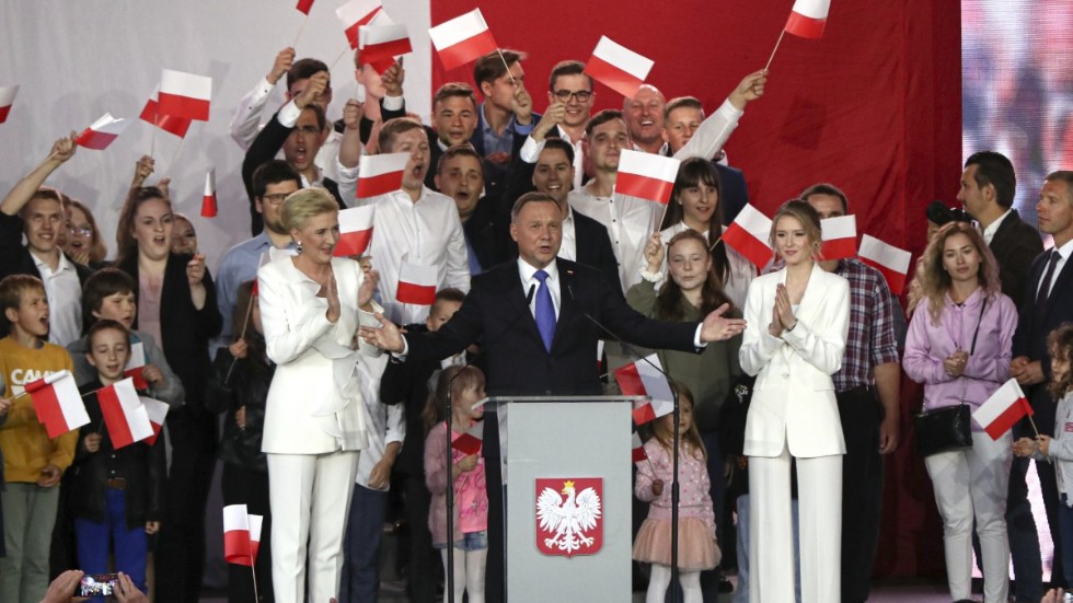 OMVALD. Polens president Andzrej Duda blev på söndagen återvald med en knapp majoritet av rösterna.