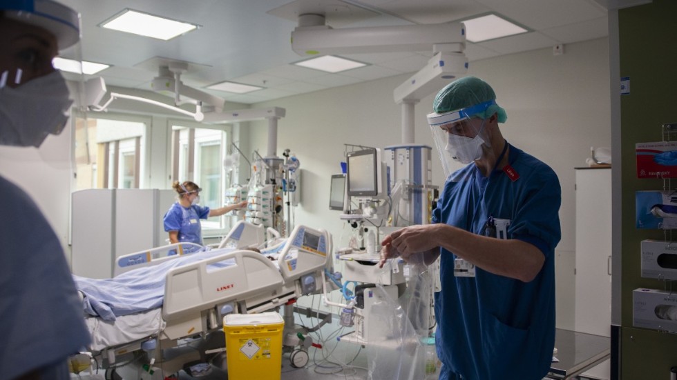 Antalet patienter som vårdas på sjukhus i Östergötland har snudd på halverats de senaste tre veckorna.
