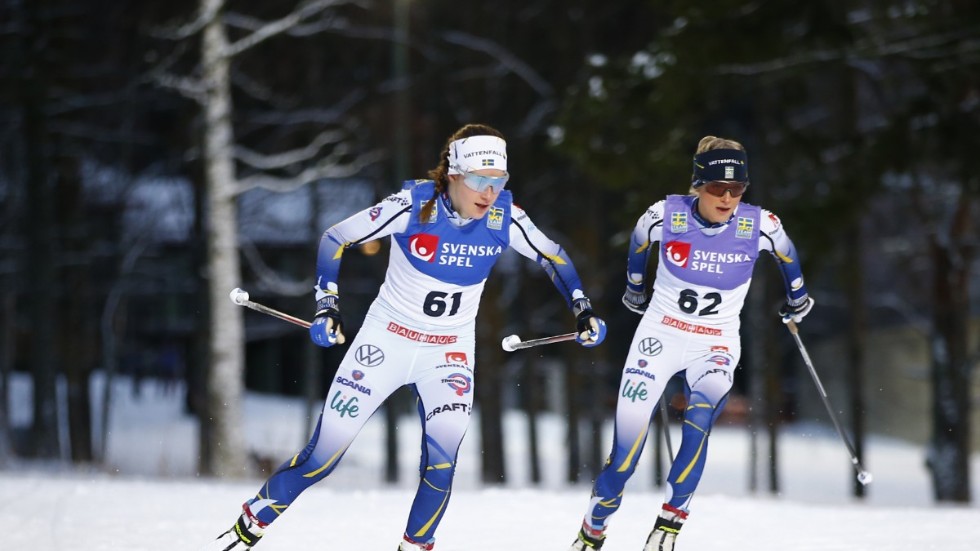 Ebba Andersson och Frida Karlsson var överlägsna i landslagets interntävling, 15 kilometer masstart, i Östersund.