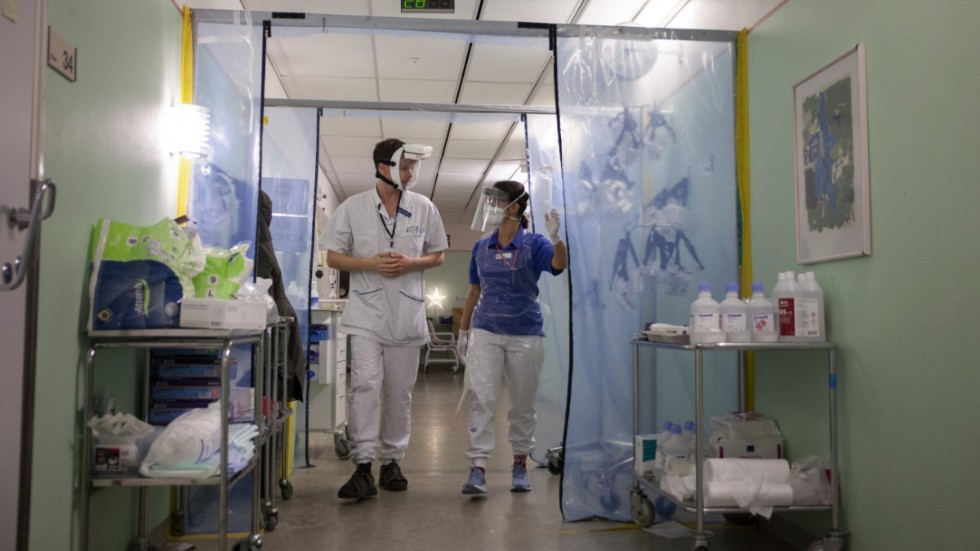 På fredagen vårdades 122 smittade personer på sjukhus i länet.