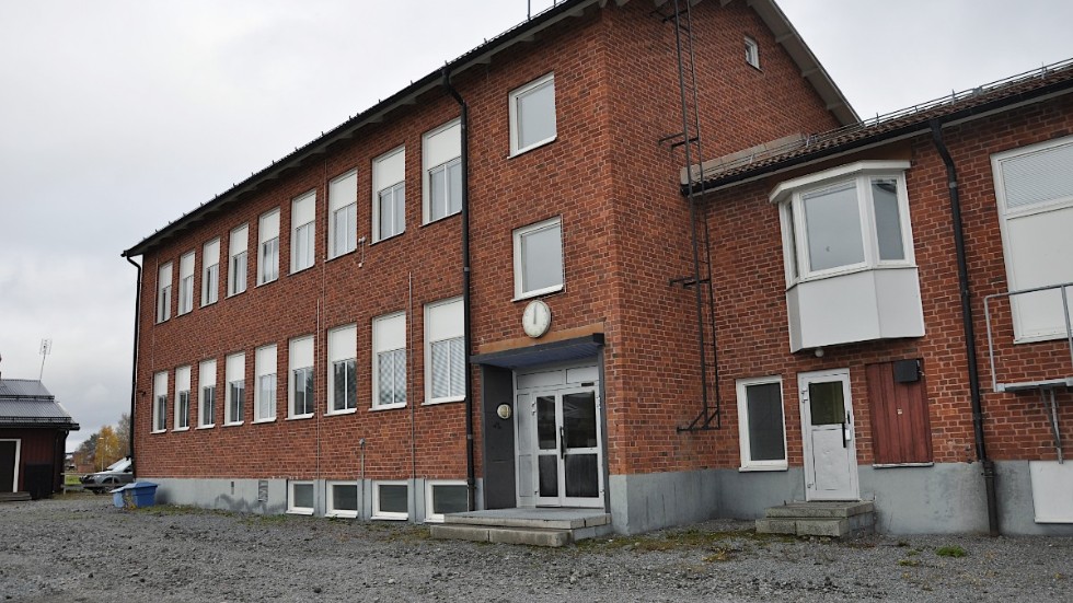 Klockan slagen för en kommunal skola i Bredåker, som ska rivas. Där kvarstår bara modulalternativet om man vill satsa på en friskola.