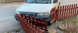 Man misstänks för grovt rattfylleri – körde in i staket